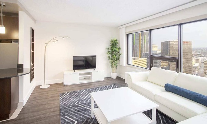 Downtown Winnipeg Apartment | Free Parking and Wi-Fi! One Bedroom Suite Downtown
