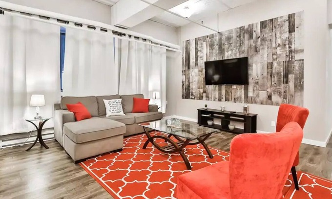 Quartier des Spectacles Apartment | FREE PARKING ♠ GORGEOUS ♠ Location in ❤ of City