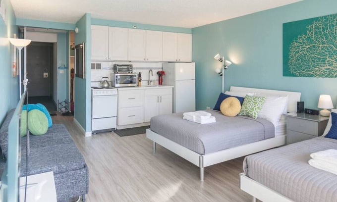 Waikiki Condo | Free Parking in Central Waikiki! Studio with 2 Beds