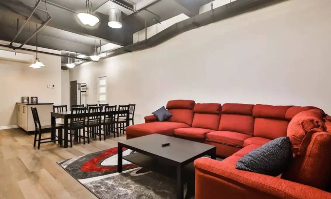 Quartier des Spectacles Apartment | FREE PARKING ♫ Music Theme ♫ Location ❤ of City ★ - Superhost on Airbnb