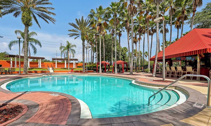 Solana House | FREE POOL HEAT Spacious 4 Bedroom Resort Home with Private Pool