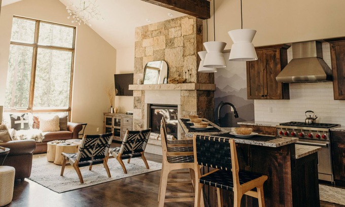 Warrior's Mark House | Free SkyCard Act-Lux Townhome, Hot Tub, 2 Car Garage - River's Edge Retreat
