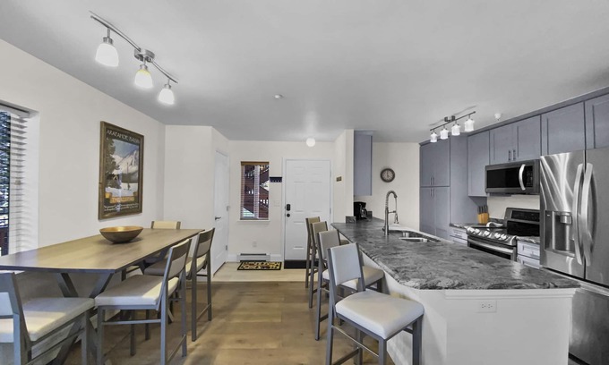 Breckenridge Condo | Free SkyCard Act - Remodeled, Outdoor Hot Tubs - Swans Nest Villa 1601