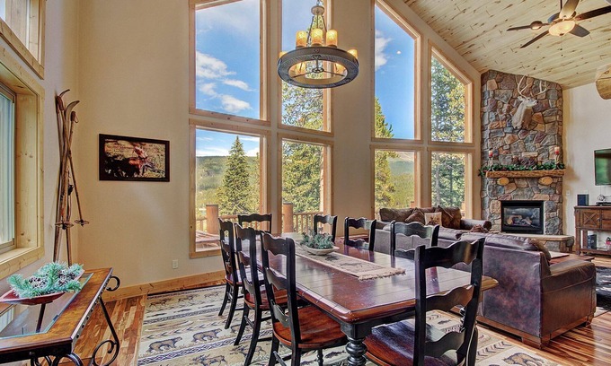 Blue River House | Free SkyCard Activities - Log Cabin with Mountain & Lake Views, Private Hot Tub