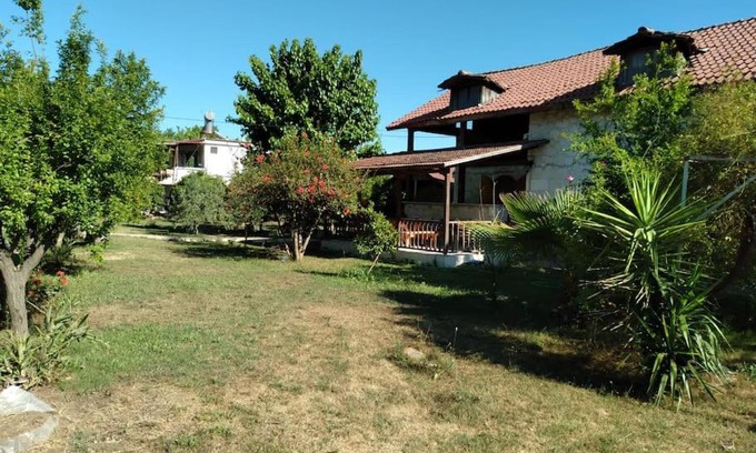 Cirali House | Freihstendes Steinhaus auf einen großen Garten