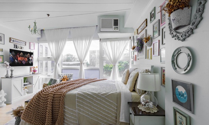 Pasig Apartment | French country styled studio. Few minutes walk to Capitol Commons,10 mins to BGC