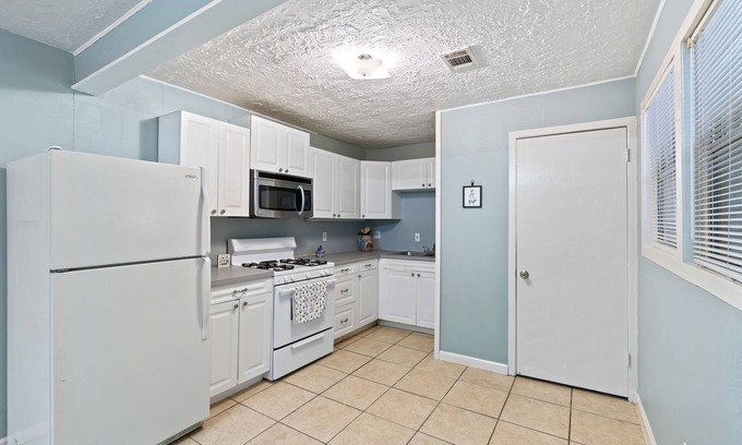 Pasadena Apartment | Fresa Comfy Apt/pet friendly