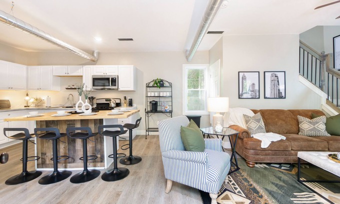 Tremont Apartment | Fresh and Trendy Tremont Getaway