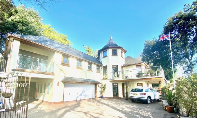 Neyland Apartment | FRESHLY RE-LISTED IN JUNE 2022 - Vacancies available in July and August!