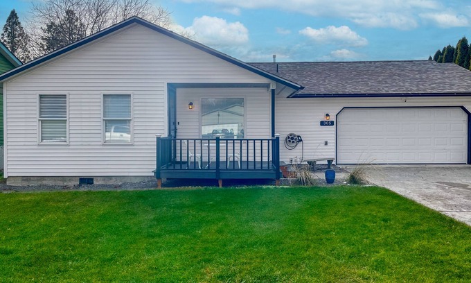 Post Falls House | Freshly updated home with pool table, sauna, & enclosed yard - prime location