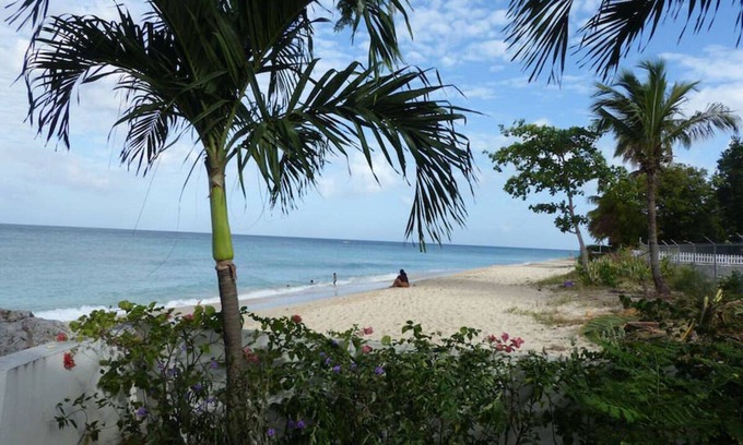Spring Garden Apartment | Freshwater #6 is a first floor apartment that offers breathtaking views of turquoise blue ocean