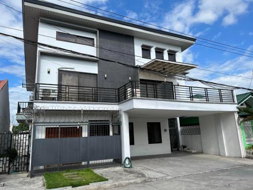 Angeles City Villa | Freya Meow Villa