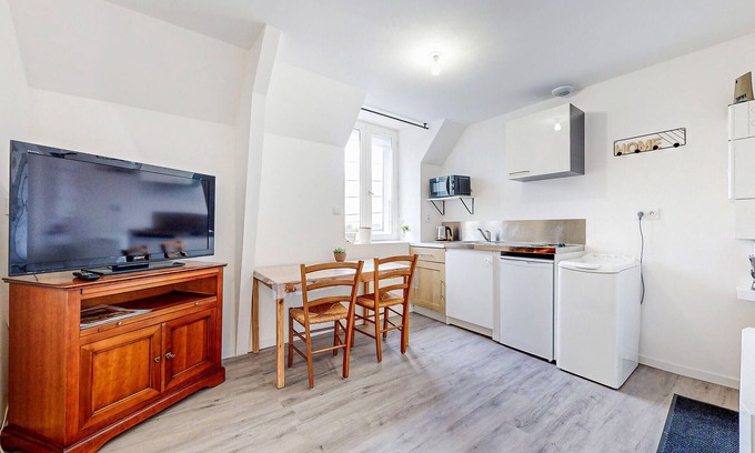Ecartelee-Bonabry-Orieres-Paron Apartment | Friendly and functional apartment in the heart of the town of Fougeres.