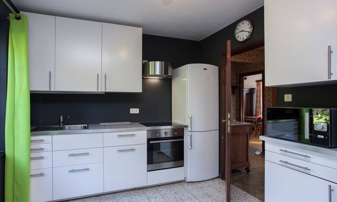 Stavelot House | Friendly and rustic family home with fireplace