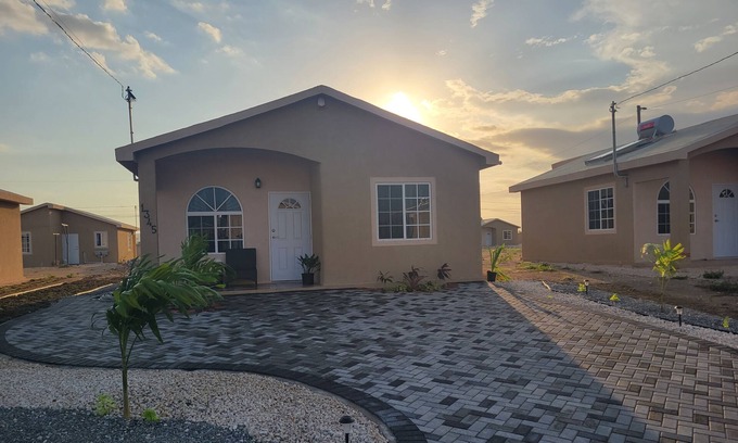 Portmore House | Friendly gated community comfort home