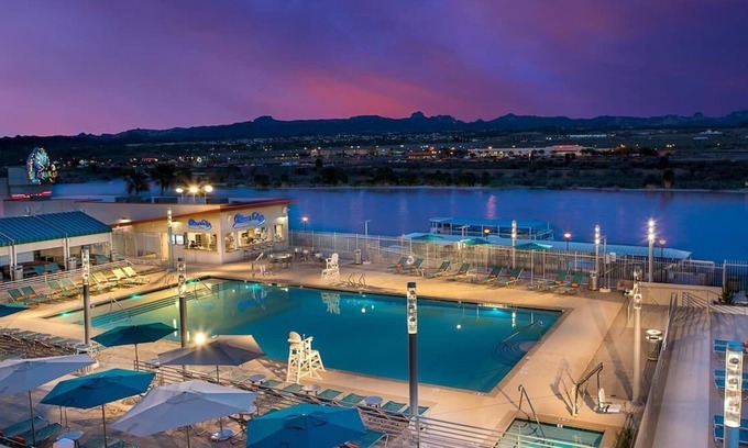 Laughlin House | Friends Vacation! 3 Spacious Units, Game Room, Casino, Pool, Bars, FREE Parking!