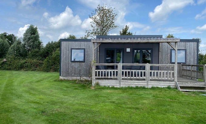 De Veenhoop Ski Chalet | Friesland Chalet near the watershore