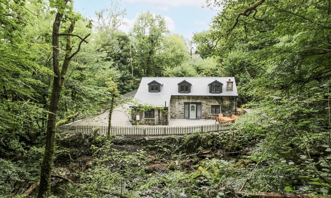 Dolgellau Cottage | FRONGOCH OLD POWER HOUSE, family friendly in Dolgellau