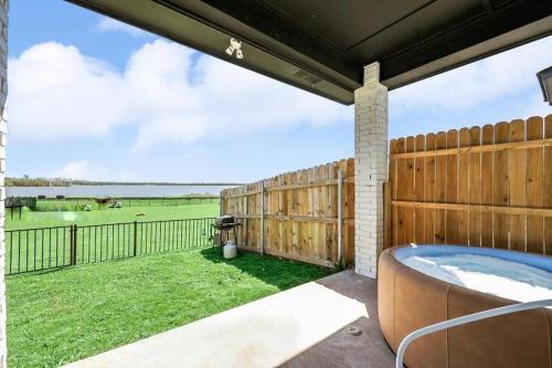 Rowlett House | Front Lake Holiday 2BR 1BA Guest Home with Hot Tub