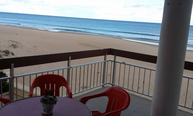 Pobles del Sud Apartment | Front line beach apartment with wifi
