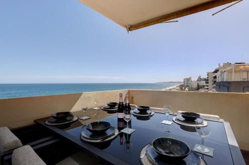 Fuengirola Apartment | Front Row Penthouse Apartment on Carvajal Beach