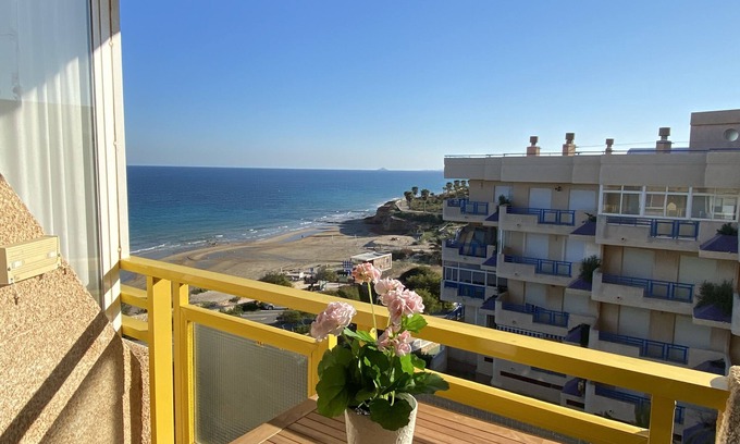 Mil Palmeras Apartment | Frontbeach Studio FREE POOL/WIFI couples spot