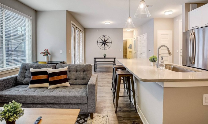 Highland Apartment | Frontdesk | 1 BR Apt near Elisabet Ney Museum