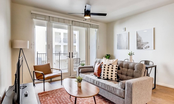 Menlo Park Apartment | Frontdesk | 2 BR Apt close to Downtown