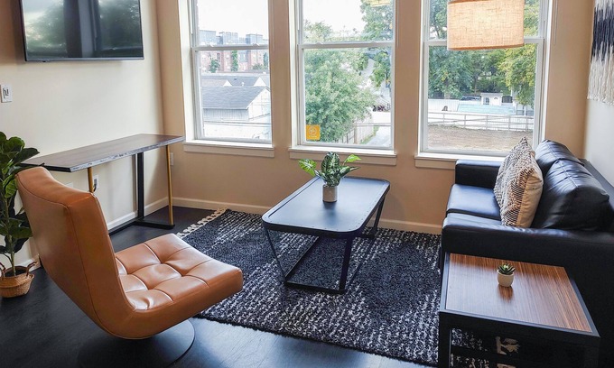 Louisville Apartment | Frontdesk | 2 BR Apt near Churchill Downs