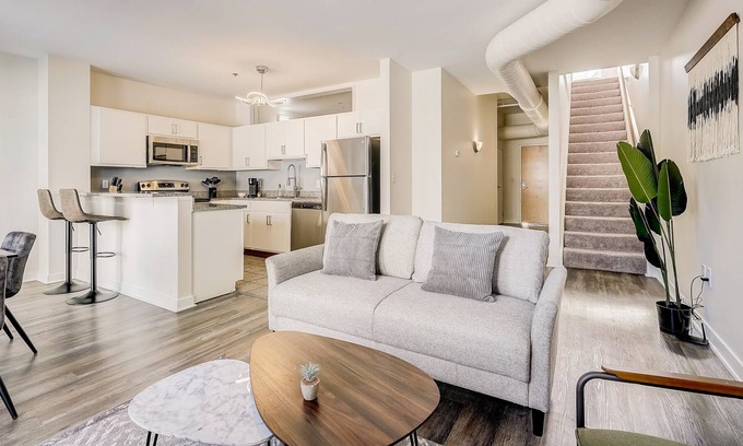 Mile Square Apartment | Frontdesk | 2 BR Apt by Indiana State Museum