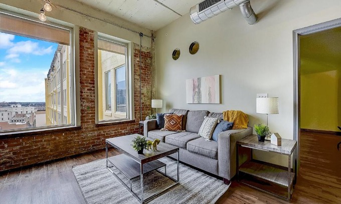 Downtown Dallas Apartment | FRONTDESK 500 Ervay Downtown Convention Ctr