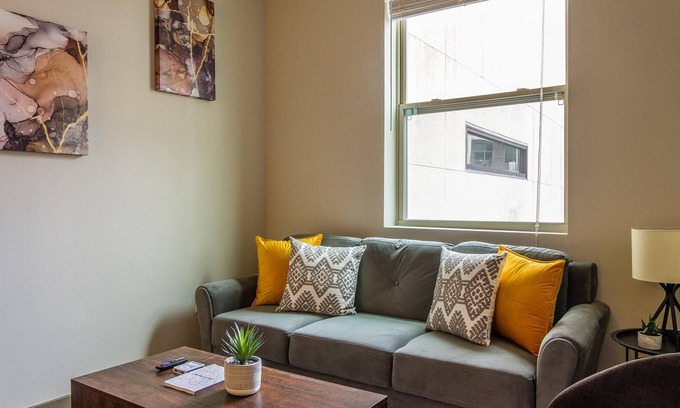 MacGregor Apartment | Frontdesk | Chic Studio Apt Near the Park