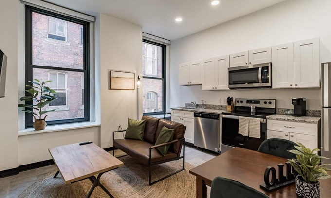 Cultural District Apartment | Frontdesk | Studio Apt close to Andy Warhol Museum
