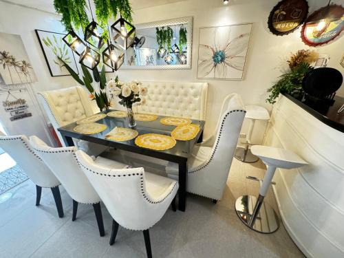 Clark Apartment | Full House The White Haven in Clark
