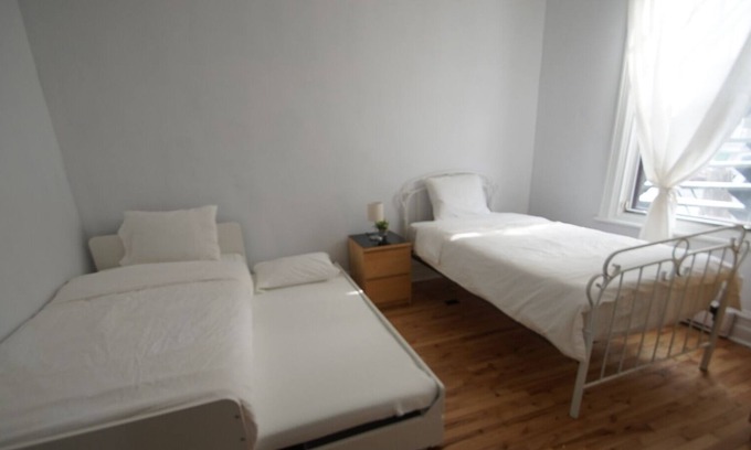 Longue-Pointe Apartment | Full house with hot tub and garden / patio next to Olympic Stadium