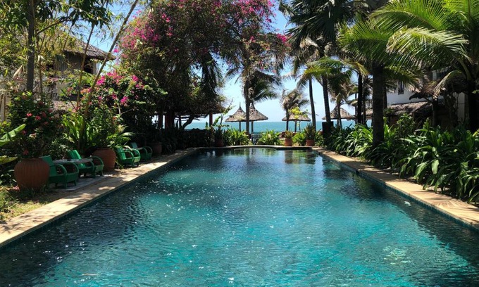 East Ham Tien Beach Resort | Full Moon Beach Resort