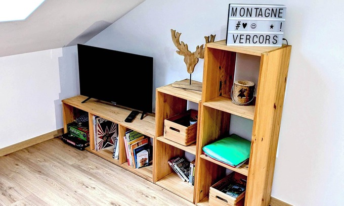 Villard-de-Lans Apartment | Fully-equipped T2 apartment with balcony in quiet residence with mountain views.