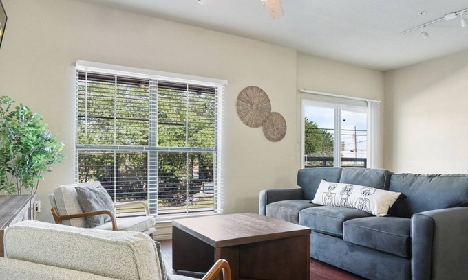 Triangle State Apartment | Fully Equipped w/Stylish Design and Free Parking