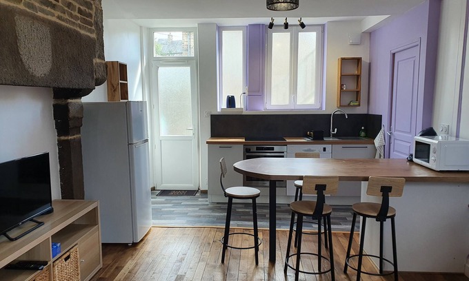 Villedieu-les-Poeles Apartment | Fully furnished and equipped apartment in the courtyard of the Haut Manoir
