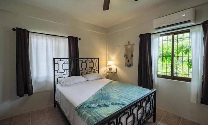 Koror House | Fully-furnished apartment - Meda Terrace Unit C in Koror with AC, WiFi