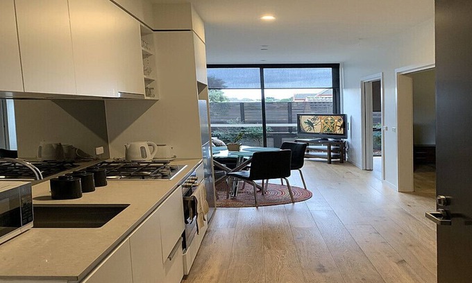Essendon North Apartment | Fully Furnished New Designer apartment - Contemporary & Convenient