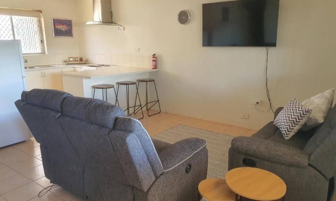 Broken Hill Apartment | Fully furnished home stay on main street and 5 minutes from the local Airport.