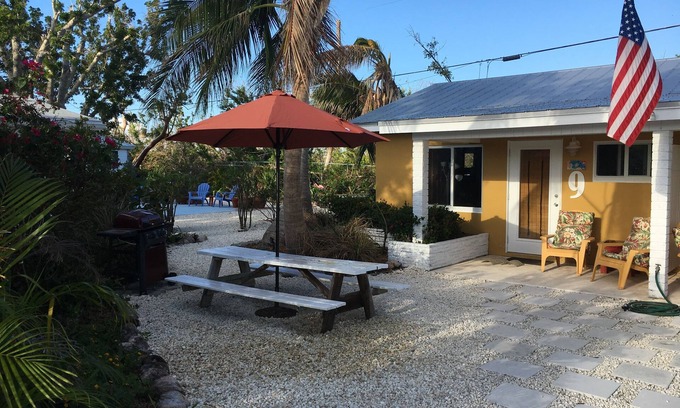 Marathon Apartment | Fully furnished studio, 50 yards from ocean, shared pool, fishing-jetty