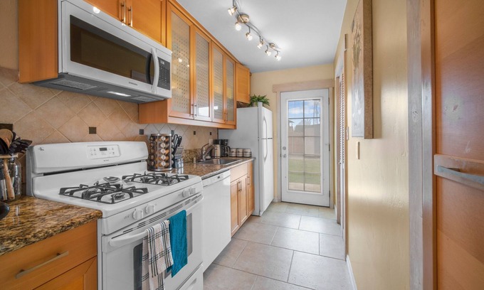 Imperial Beach House | Fully Furnished 2 Bedroom Monthly Rental in Imperial Beach