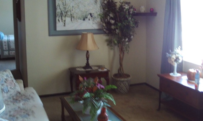 Jasmine Lakes House | Fully Furnished Warm Florida Retreat Quiet Home away from Home