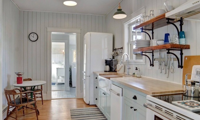 Montrose House | Fully Renovated Historic 1920's Bungalow on 1-acre/Pet Friendly!
