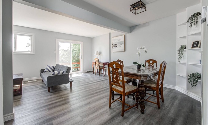 Exeter House | Fully Renovated Townhouse with New Foosball Table!