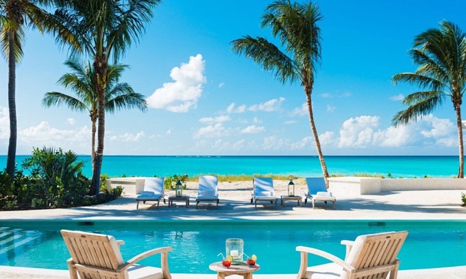 Leeward Settlement Villa | Fully Staffed 7 Bedroom Beach Front Villa in Turks and Caicos