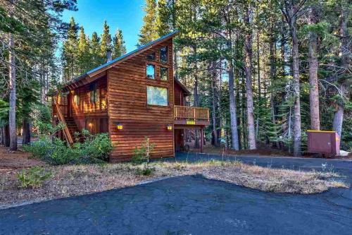 Truckee House | Fully updated Truckee cabin with plenty of beds