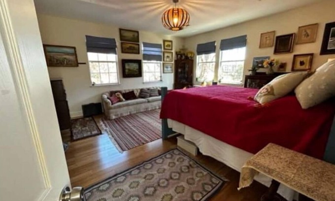Bouldin House | Fun House in SOCO - Austin Original - Pet Friendly, Huge Primary Bed/Bath!